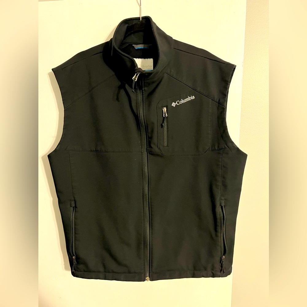 Black Columbia zip up vest